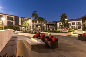 Terrace/patio - Elegant 2BR Retreat at Anton 1101 | Pool & Gym (Sunnyvale)