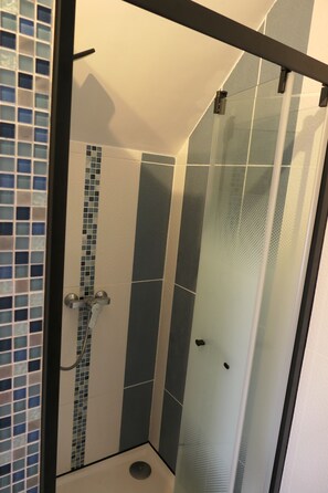 Ympäristöystävälliset hygieniatuotteet, hiustenkuivaaja, pyyhkeet