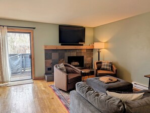 Smart TV, fireplace