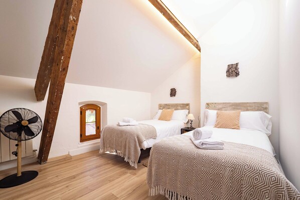 6 dormitorios, tabla de planchar con plancha, cuna de viaje y wifi