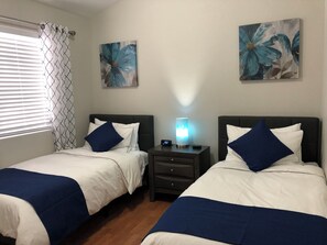 3 chambres, fer et planche à repasser, Wi-Fi, literie fournie
