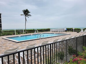 حمّام سباحة خارجي