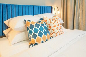 3 bedrooms, in-room safe, iron/ironing board, travel cot