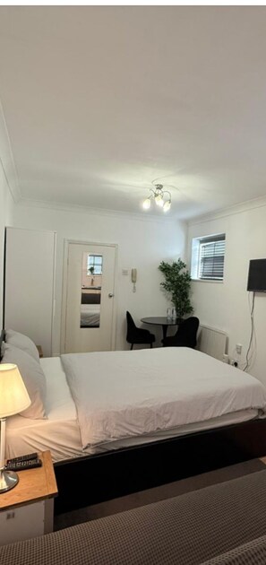1 chambre, fer et planche à repasser, Wi-Fi, draps fournis