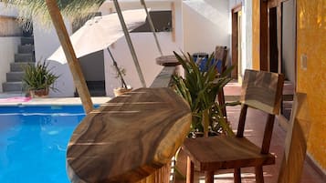 Chambre Double Confort pour 1 personne, vue piscine | Terrasse/Patio