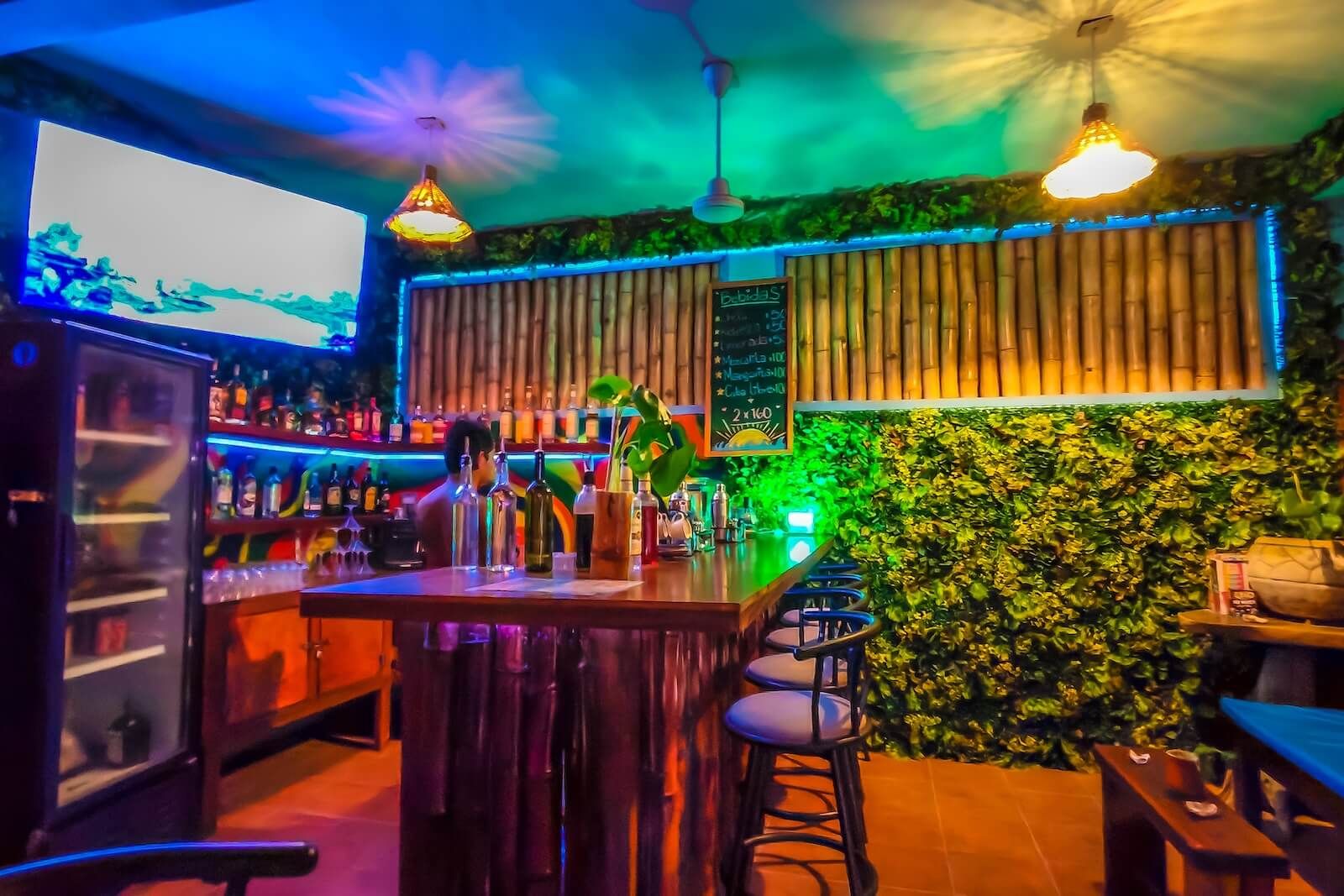 Bar junto a la piscina