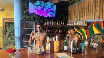 Bar junto a la alberca