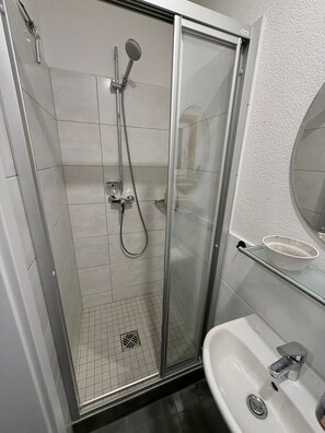 Hårtørrer, håndklæder, Sæbe, Toiletpapir