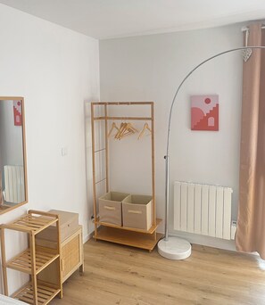 Iron/ironing board, travel cot, WiFi - Elegant studio nestled in the heart of Etaples (Étaples)