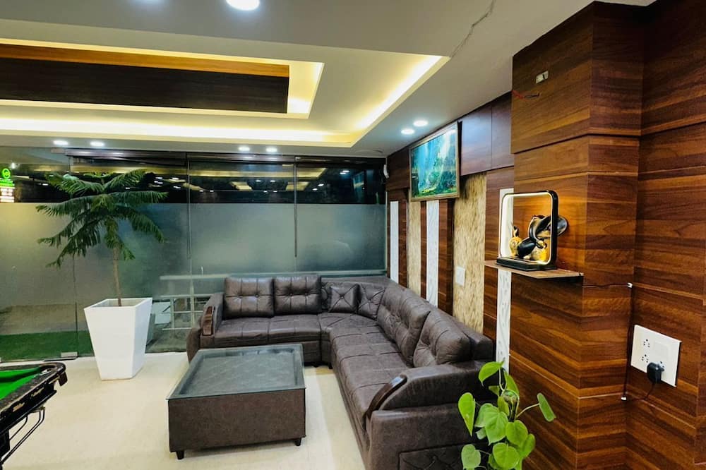 V Rooms