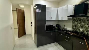 Comfort Single Room, Balcony, City View | Private kitchen