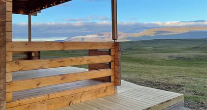 Cozy Cottage on Hillside with Breathtaking Mountain Views, 3 mins from Route 1