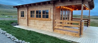 Cozy Cottage on Hillside with Breathtaking Mountain Views, 3 mins from Route 1