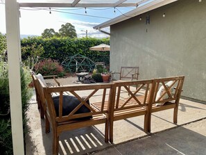 Outdoor dining - Fun Family-Friendly Summer Home- 3BR, Backyard play, 5 min. to beach (Arroyo Grande)