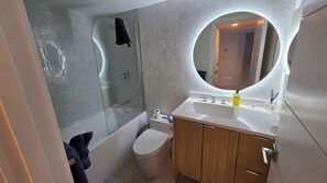 Shower, hair dryer, bidet, towels