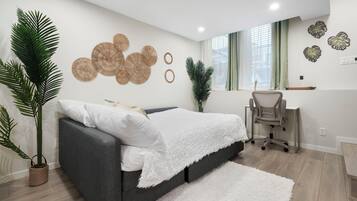 1 habitación, caja de seguridad en la habitación y escritorio