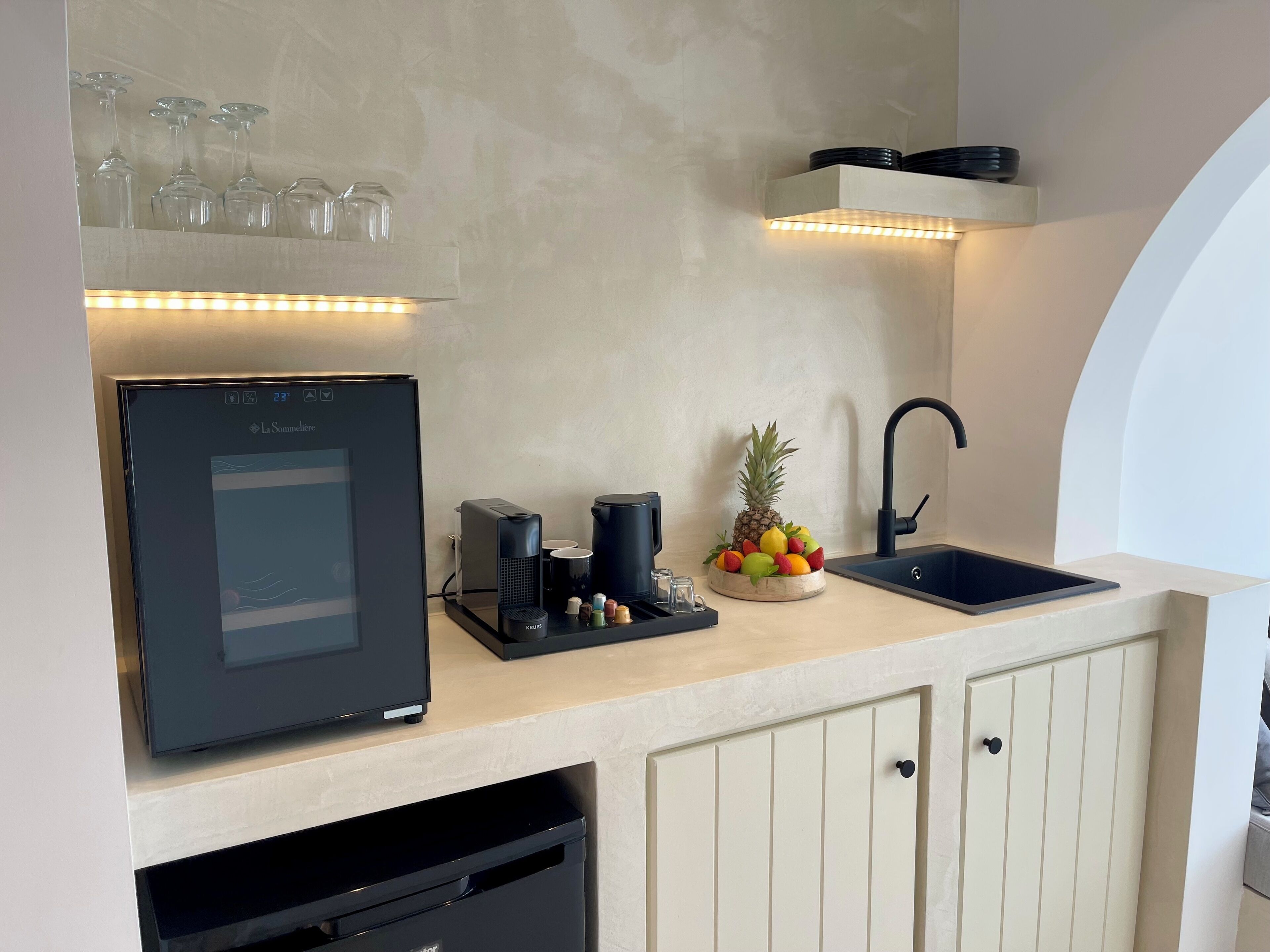 2 bedrooms, premium bedding, memory-foam beds, in-room safe