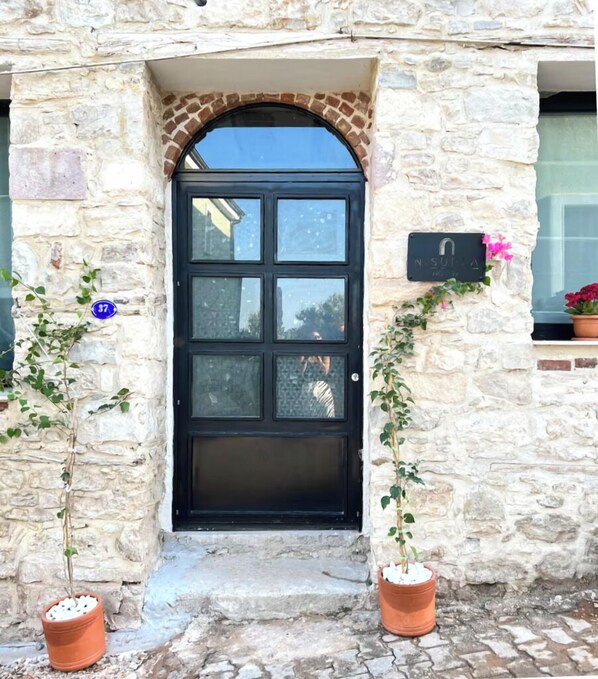 Mặt tiền nơi lưu trú