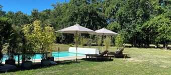 Country house with swimming pool and horse box in South Gironde
