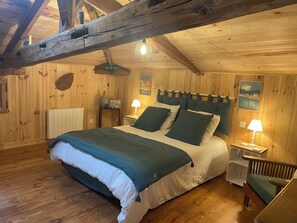 4 bedrooms, iron/ironing board, WiFi