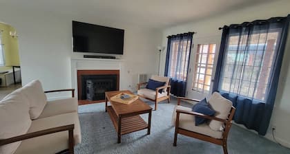 Family-Friendly 3-Bedroom House, Close to Downtown and EOU!