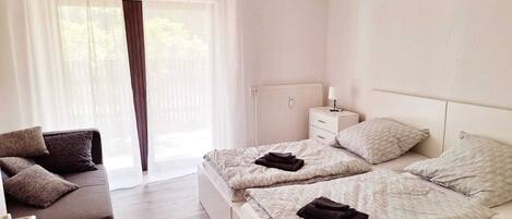 2 عدّة غرف نوم وواي فاي مجانًا وملاءات أسرّة