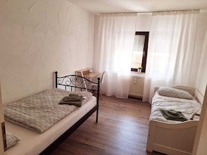 2 bedrooms, free WiFi, bed sheets - Cozy apartment (Solms)