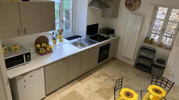 Micro-ondes, four, plaque de cuisson, lave-vaisselle