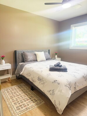 3 bedrooms, iron/ironing board, WiFi, bed sheets - Atlanta Crystal Suite Near Downtown (Atlanta)