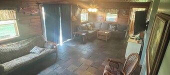 Fisherman’s paradiseThis Charming 3-bedroom house with WiFi, AC in Moore Haven,!