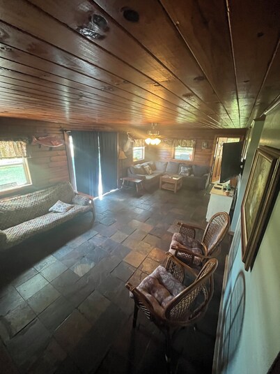 Fisherman’s paradiseThis Charming 3-bedroom house with WiFi, AC in Moore Haven,!