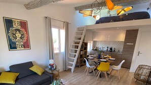 A modern living space with a loft bedroom, a dining area, and a kitchen. - Old Antibes, 2 pcs sea view, air conditioning, beach 2min, restaurants, market (Antibes)