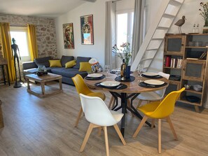 Dining - Old Antibes, 2 pcs sea view, air conditioning, beach 2min, restaurants, market (Antibes)