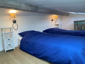 2 habitaciones, tabla de planchar con plancha, wifi y ropa de cama