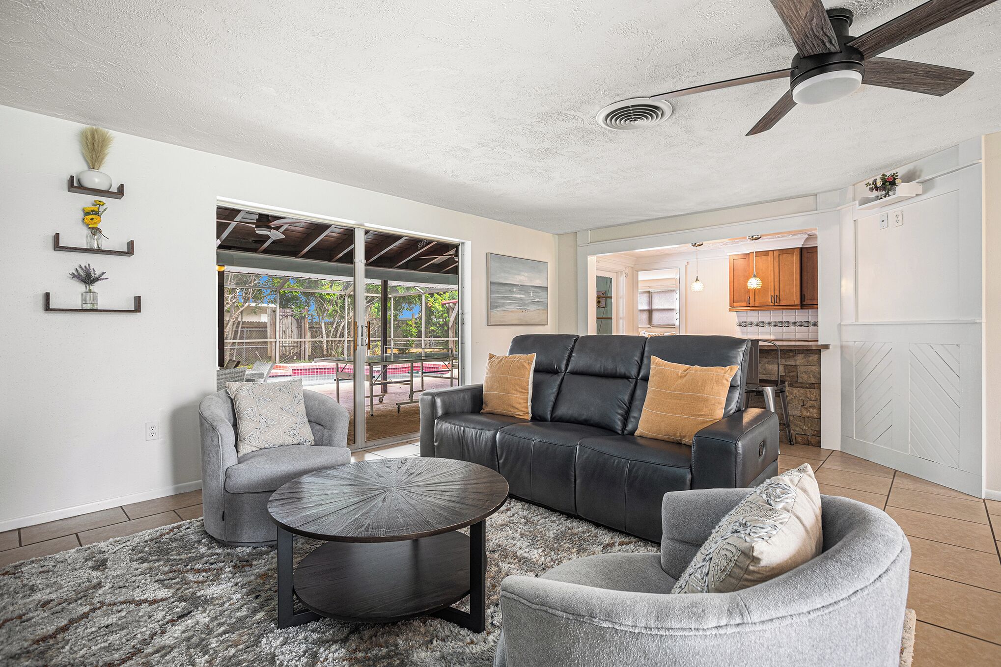 Smart TV, videojuegos, mesa de ping pong