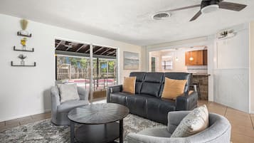 Smart TV, videojuegos, mesa de ping pong