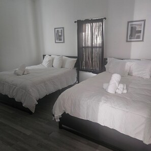 2 chambres, fer et planche à repasser, Wi-Fi, draps fournis