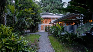 Exterior - Mermaid Temple Studio 2, Two Beds, 3PAX (Playa Chiquita)