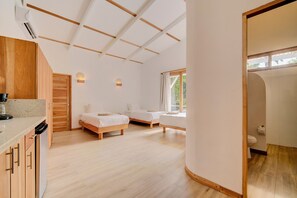 Free WiFi, bed sheets - Mermaid Temple Studio 2, Two Beds, 3PAX (Playa Chiquita)