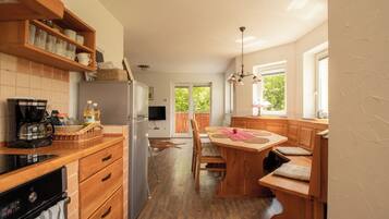 KylskÄp, mikrovÄgsugn, ugn och spishÀll