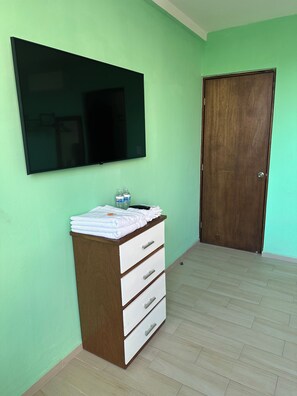 ميني بار وواي فاي مجانًا وملاءات أسرّة