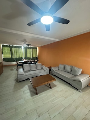 Smart TV 43 pulgadas con canales de televisión por cable