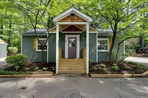 Chattanooga Cottage | Free WiFi, bed sheets - Lookout Mountain Inn (Lookout Mountain)