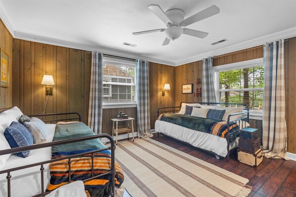 Chattanooga Cottage | 1 bedroom, free WiFi, bed sheets