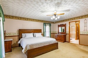 4 bedrooms, iron/ironing board, free WiFi, bed sheets