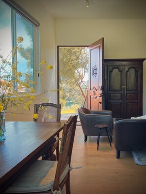 Dining - Luxury Guest House with Ocean Views (Malibu)