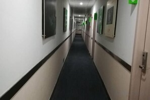 A hotel corridor with doors on both sides, each marked with a number. - 99inn Selected (Shanghai South Station Metro Station) (Shanghai)