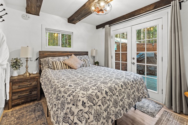 2 slaapkamers, een bureau, een strijkplank/strijkijzer, gratis wifi