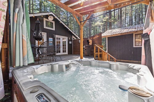 Beargrass- soak, relax and grill in the woods of Mount Rainier