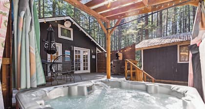 Beargrass- soak, relax and grill in the woods of Mount Rainier